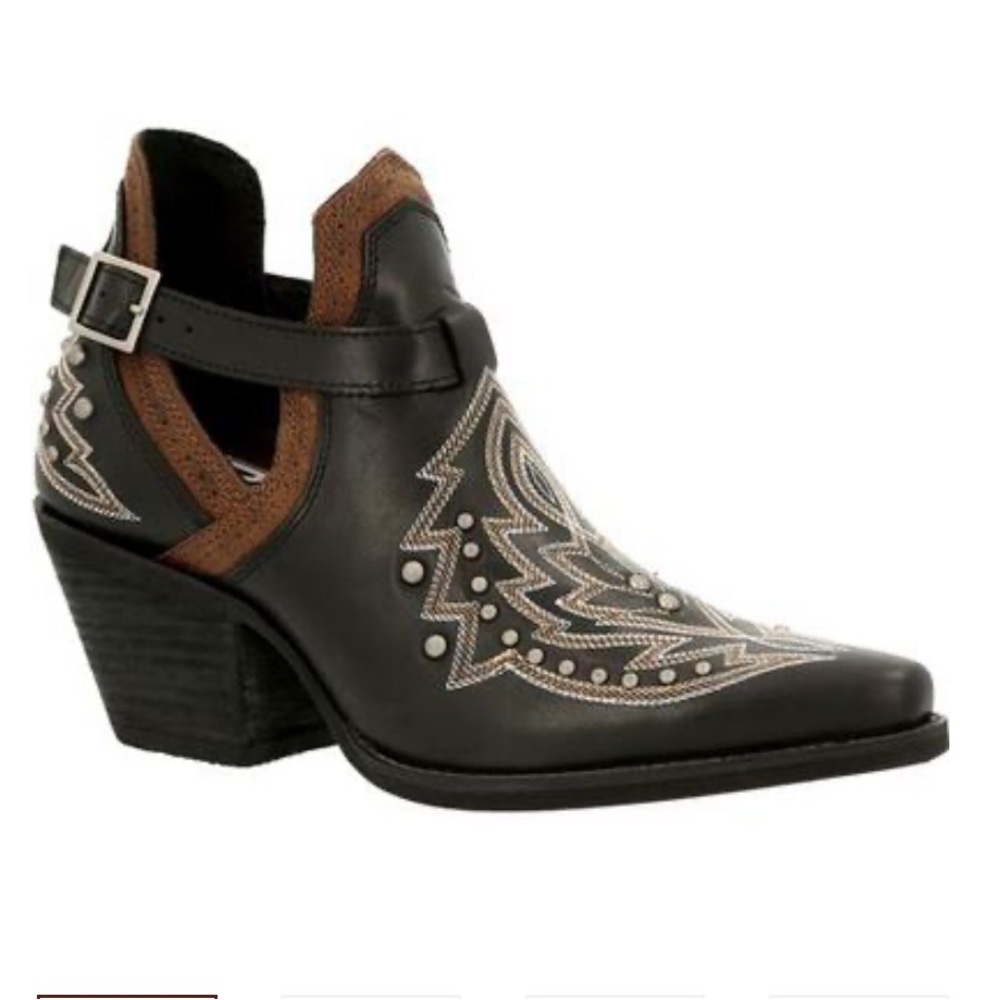 Woman’s size 7. Hardly worn.